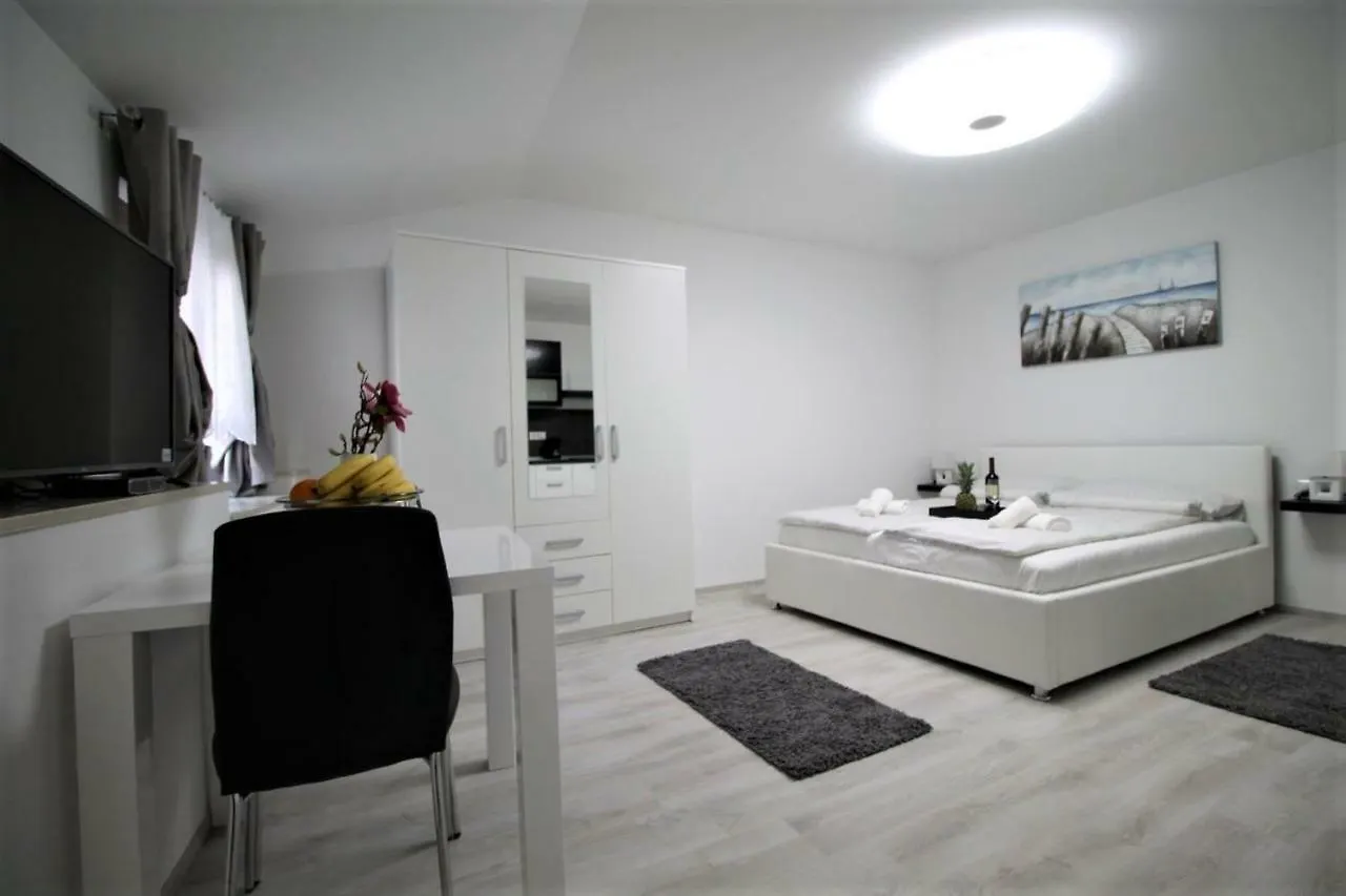Arbel Apartments Porec 0*,