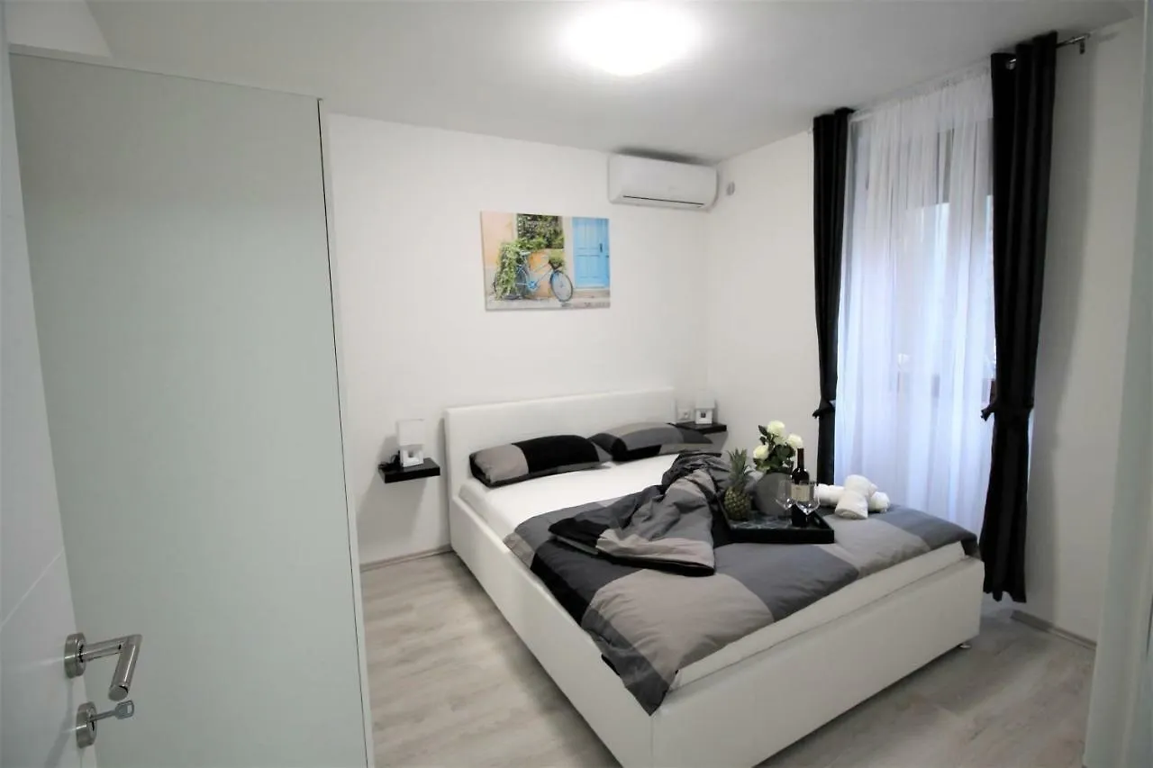 Arbel Apartments Porec 0*,